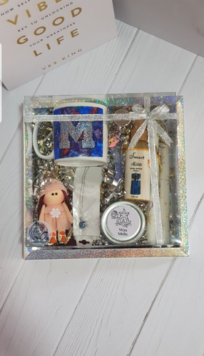 پک هدیه کهکشان مخصوص روز دختر شامل محصولات دخترانه