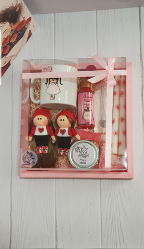 پک هدیه دخترانه شامل ۱۰ قلم محصول