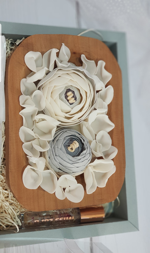 شمع گل دستساز با گل های آلاله و شکوفه