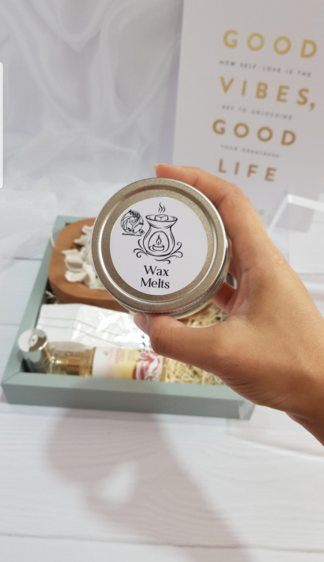 وکس ملت گلهای سفید و طوسی