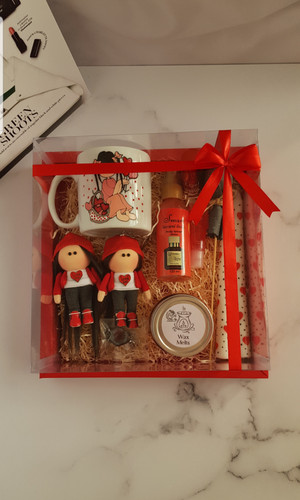 پک عاشقانه مناسب ولنتاین با محصولات دخترانه