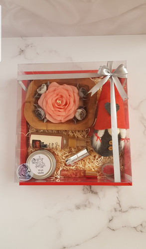 پک هدیه مینیمال مخصوص تولد دخترانه