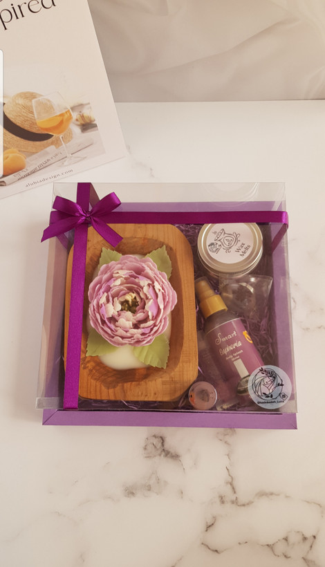 جعبه کادوی بنفش