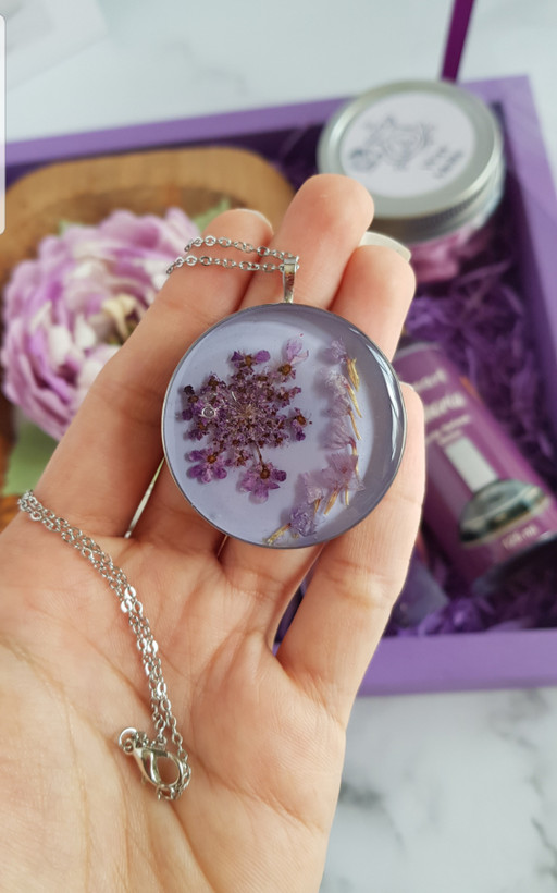 گردنبند رزینی دستساز